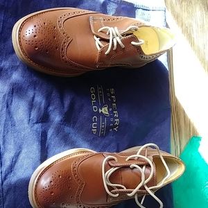 Golf shoes